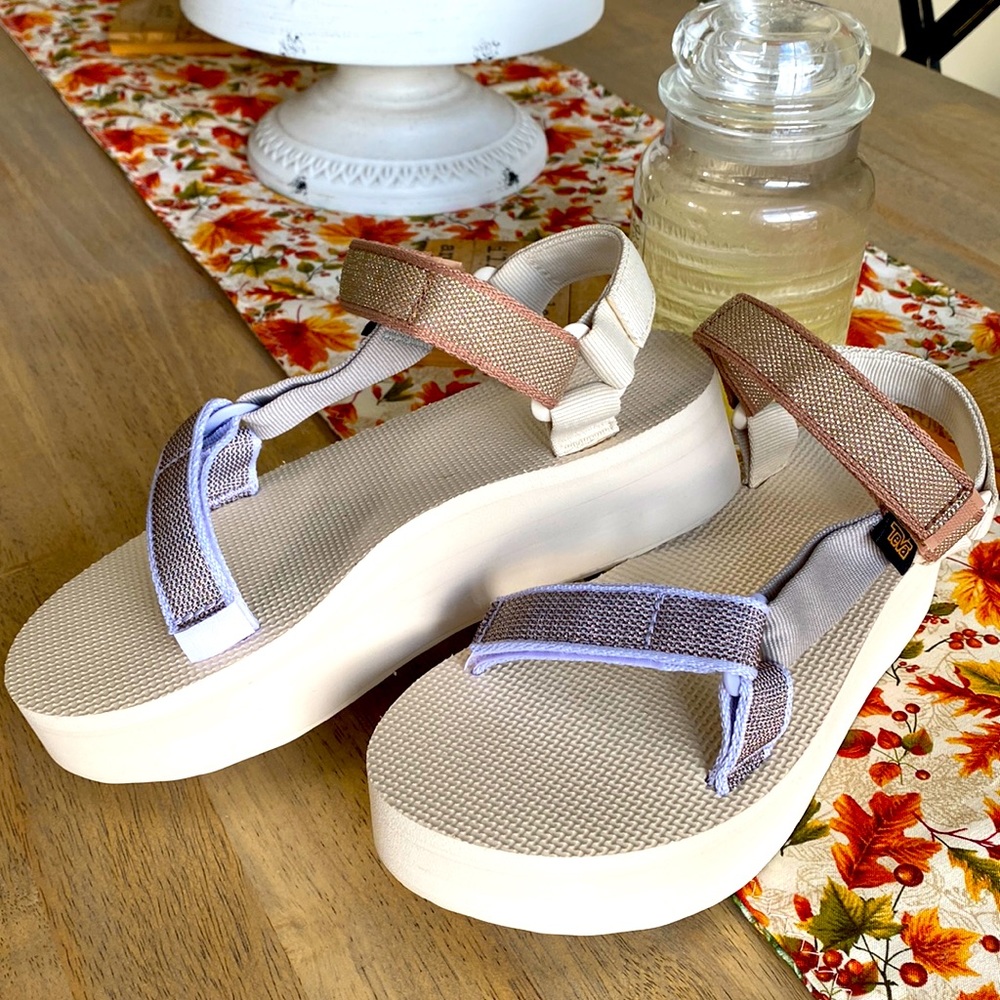 🩴NWOB TEVA Flatform Sandals🩴
